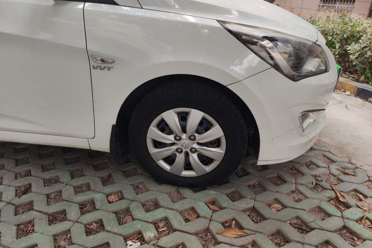 Used Hyundai Verna (older generation) 2014 1.4L Manual Smart GLS Trim