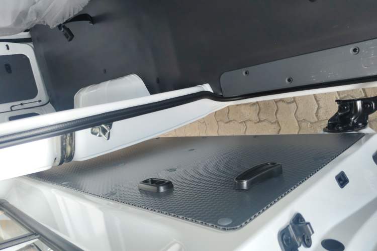 Used Wuling Yangguang 2024 300KM Comfort Version Passenger Van 75kW