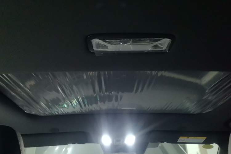 Used Changan UNI-V iDD 2024 Blue Whale Smart Electric iDD 136km ZhiKu Model