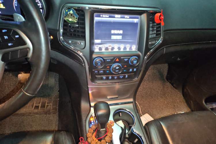 Used Jeep Grand Cherokee 2017 3.0L Comfort Navigation Edition Audio And AC Panel