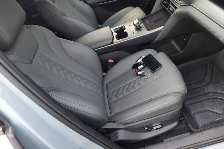 Used BYD Song L DM-i 2024 160 km Excellence Version Right Front Seat