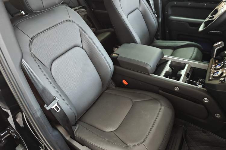 Used Land Rover Defender 2025 110 3.0T P400 – Dynamic HSE