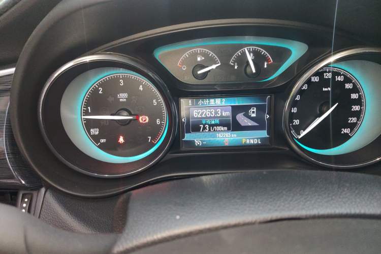 Used Buick Envision 2015 20T Two-Wheel-Drive Leading Model Odometer Close Up