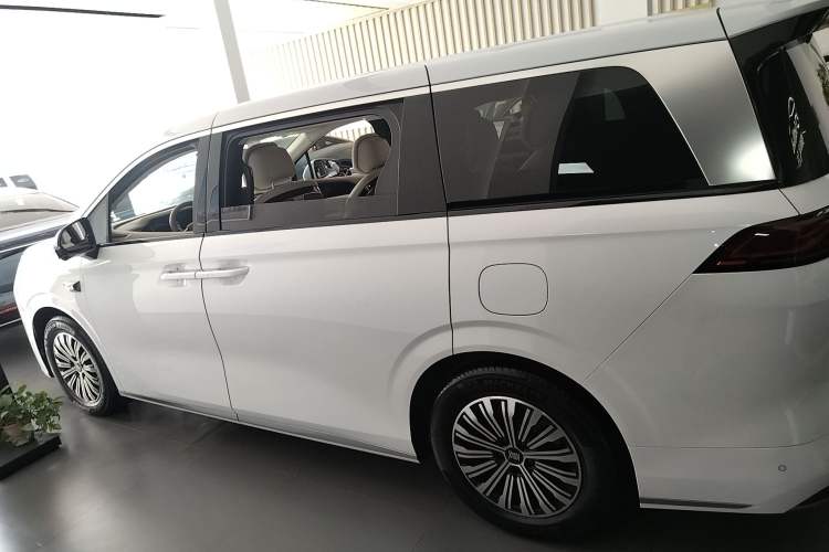 Used BYD Xia 2025 DM-i 1.5T 180km Beyond Edition Exterior 3