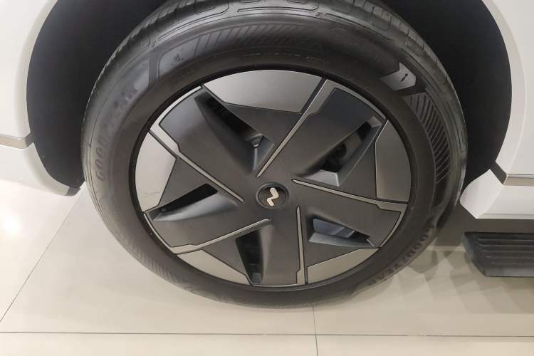 Used ONVO Luxeed L90 2025 Model—Max Six-Seater Version