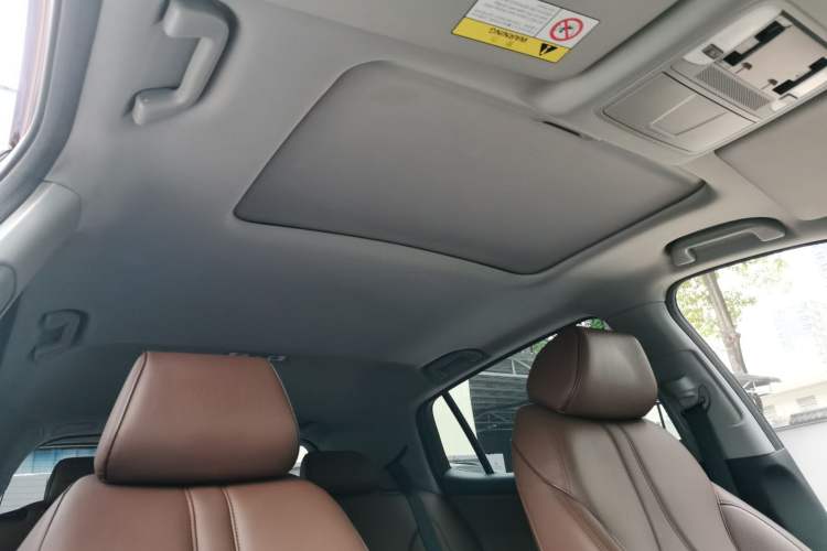 Used Acura CDX 2016 1.5T Two-Wheel Drive Deluxe Edition Headliner