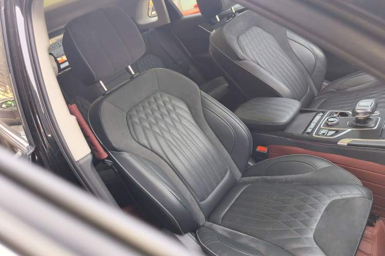 Used Hongqi HS5 2022 Facelifted Version 2.0T Smart Connect Flagship All-Wheel-Drive Edition Right Front Seat