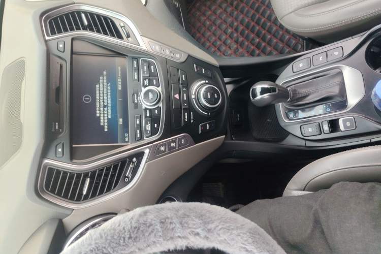 Used Hyundai Santa Fe Classic 2013 Revised Version 3.0L Four-Wheel Drive Flagship Edition Euro IV Audio And AC Panel