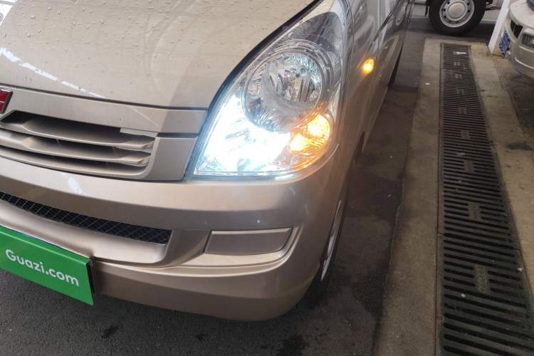 Used Wuling Rongguang S 2023 1.5L Base Version 5/7 Seats Left Front Headlight