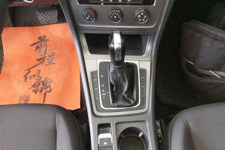 Used Volkswagen Golf 2016 1.6L Automatic Fashion Model