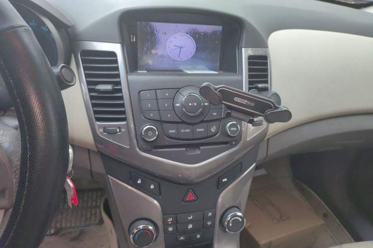 Used Chevrolet Cruze 2015 1.5L Classic SE MT Audio And AC Panel