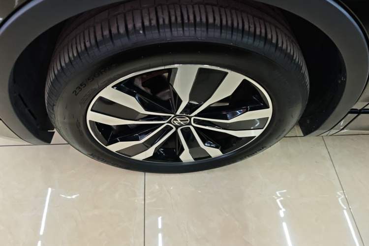 Used Volkswagen Tiguan L 2024 380TSI Automatic All-Wheel Drive R-Line Enhanced 7-Seater