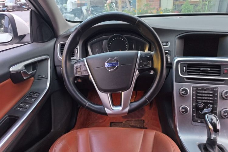 Used Volvo V60 2016 T5 Zhiya Edition
