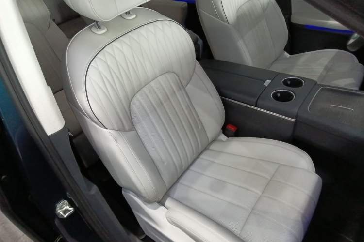 Used VOYAH Dream 2025 PHEV Four-Wheel-Drive Flagship Kunpeng Edition Right Front Seat