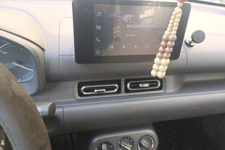 Used Wuling Hongguang New Energy 2024 All-Electric Model 300KM Standard Version Audio And AC Panel