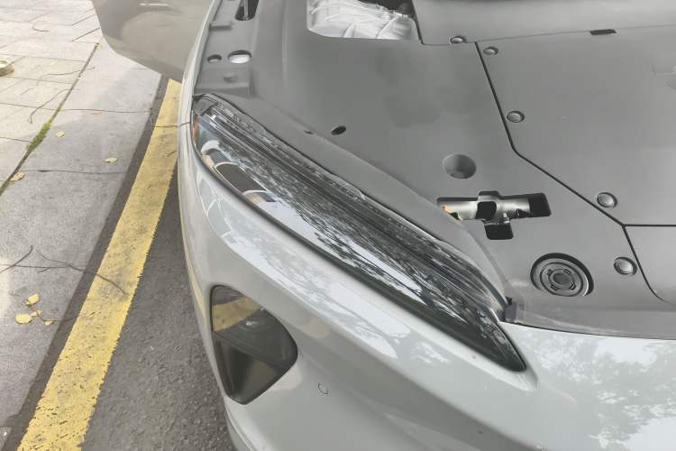 Used Nio ET5 2024 75 kWh Right Front Headlight