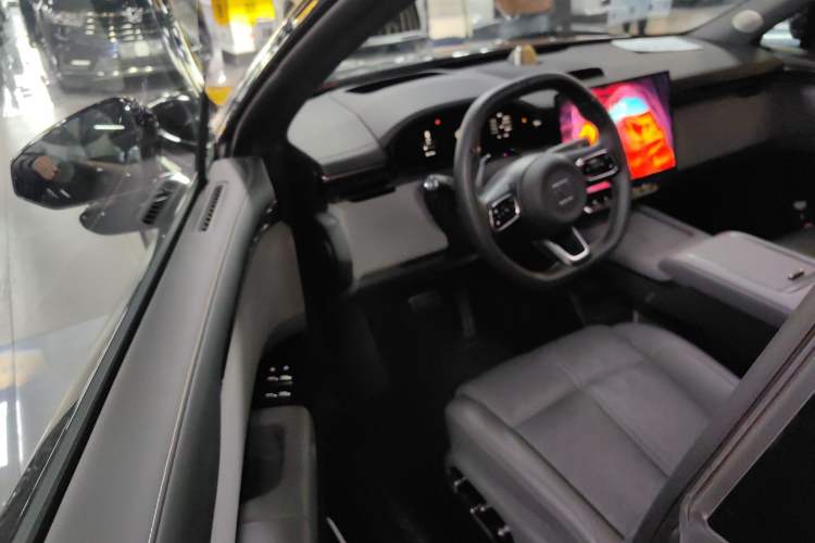 Used Zeekr 7X 2025 100 kWh Long-Range Rear-Wheel Drive with Intelligent Driving Features
