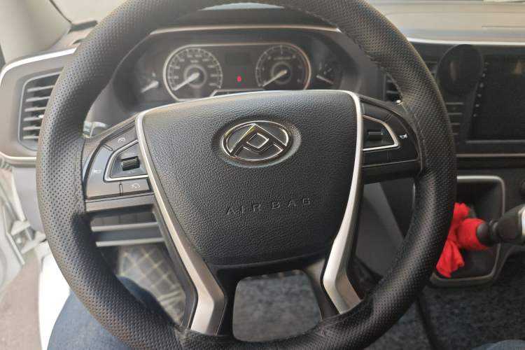 Used SAIC MAXUS Xintu V80 2021 2.0T Manual Classic Aoyuntong 127 PS Mid-axle Mid-roof 6/7/8/9-Seater Steering Wheel