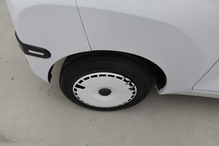 Used Chery QQ Ice Cream 2025 205km Qi Energy Version Right Rear Wheel Hub