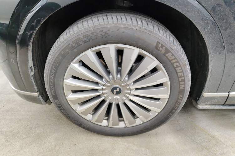 Used ONVO Luxeed L90 2025 Model—Ultra Six-Seater Version
