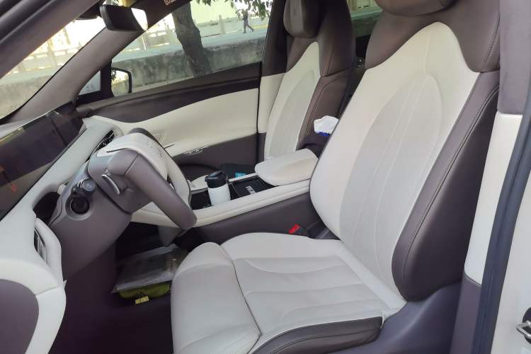 Used IM LS7 2023 100kWh Lux All-Wheel-Drive Version Left Front Seat