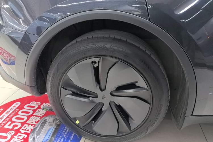 Used Tesla Model Y 2025 Rear-Wheel-Drive Version