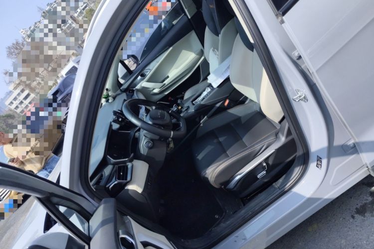 Used Lynk & Co 06 EM-P 2022 PHEV 84 km Range Pro Version Left Front Seat