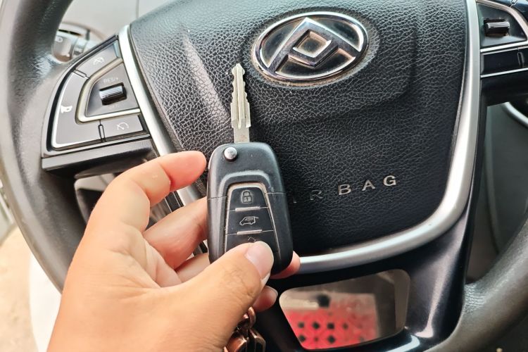 Used SAIC MAXUS Xintu V80 2019 2.5T Classic Version 6-Speed Manual – Aoyuntong Modified Long Wheelbase Mid-Height 7-Seater