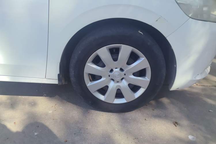 Used Peugeot 301 2014 1.6L Manual Comfort Edition Right Front Wheel Hub