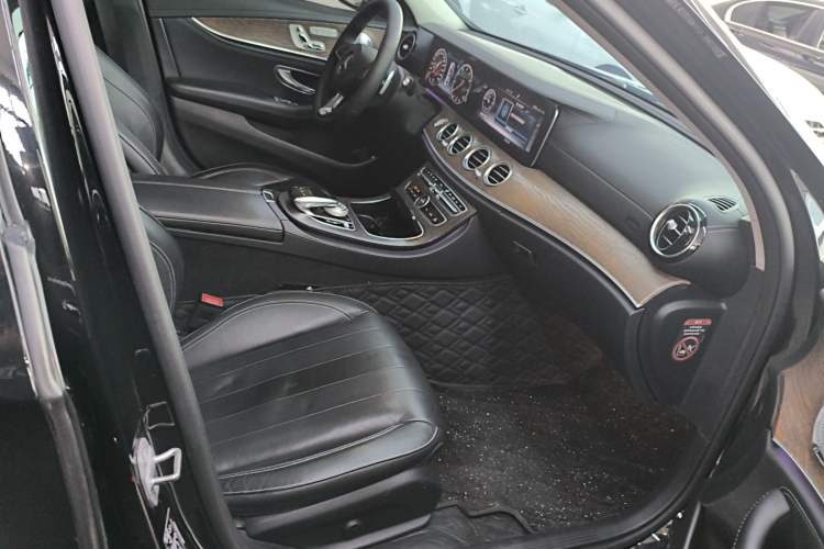 Used Mercedes-Benz E-Class 2017 E 320 L 4MATIC Right Front Seat