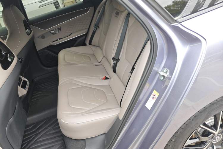 Used BYD Han 2024 EV Glory Edition 610 km All-Wheel Drive "Tian Shen Zhi Jia" Intelligent Driving Model