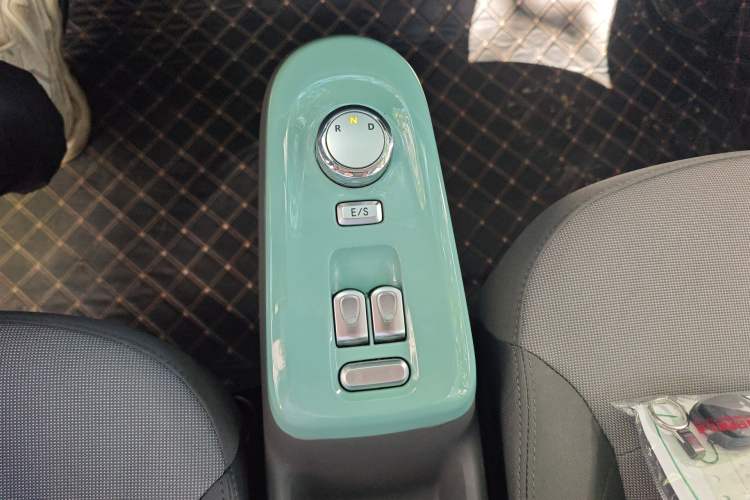 Used CHANGAN NEVO Lumin 2022 210km Sweet Edition Gear Lever