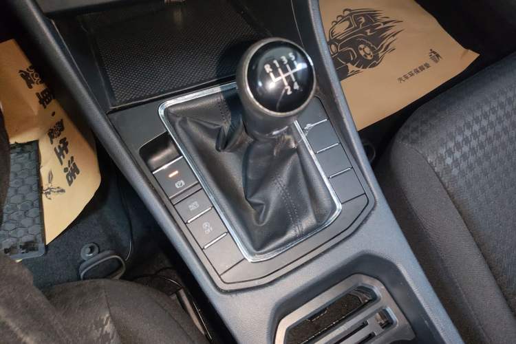 Used Volkswagen Bora 2019 1.5L Manual Fashion Edition Gear Lever