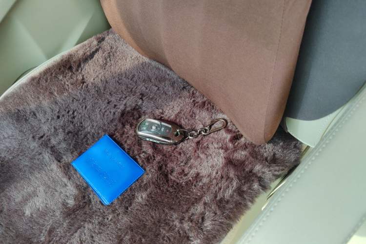 Used Buick GL8 2023 Facelifted Land Cruiser Executive Luxury Version
