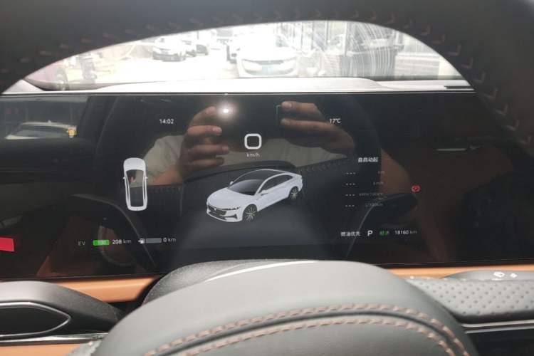 Used VOYAH PASSION 2024 PHEV Four-Wheel Drive Ultra-Long Range Flagship Model Instrument Cluster