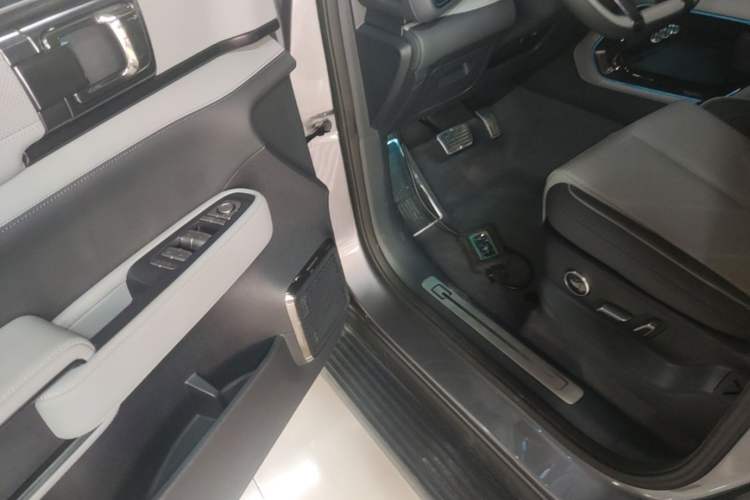 Used Formula Leopard 5 2023 Explore Edition Driver Seat