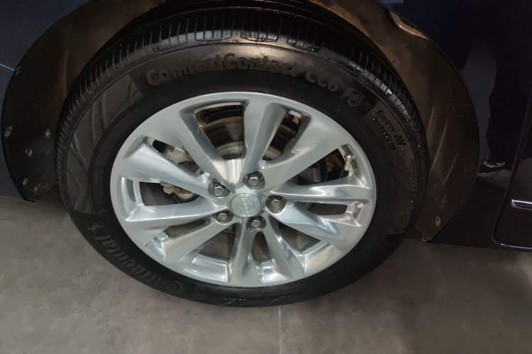 Used Buick GL8 2022 Avenir Avia Four-Seat Prestige Edition Right Rear Wheel Hub