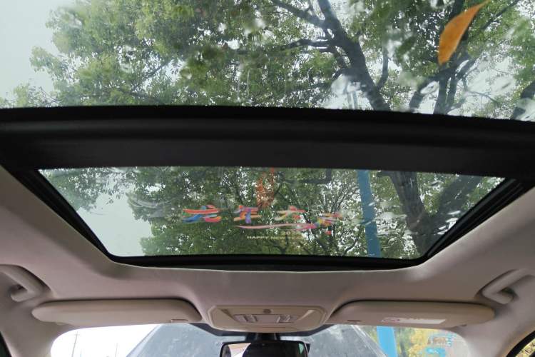 Used Ford Kuga 2013 1.6L GTDi Two-Wheel-Drive Trend Model Headliner