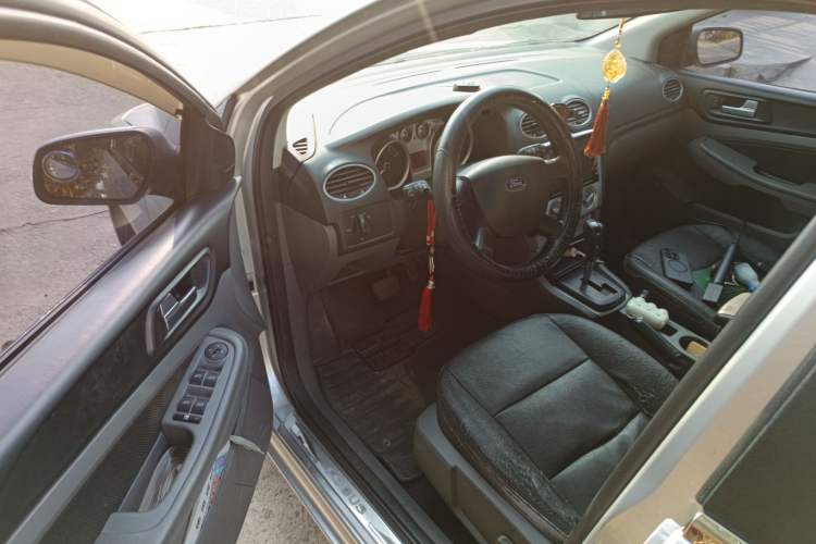 Used Ford Focus 2013 Hatchback Classic 1.8L Automatic Fashion Edition
