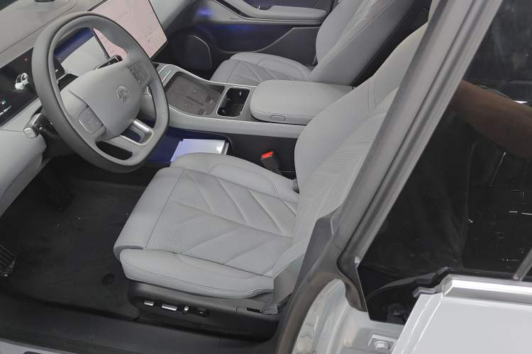 Used Nio ET5 2025 75 kWh Left Front Seat