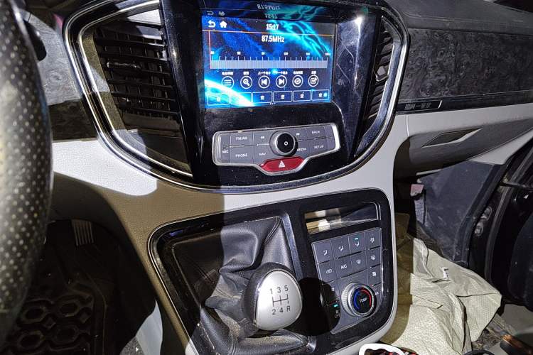 Used JAC Refine M4 2016 2.0L Manual Luxury Version