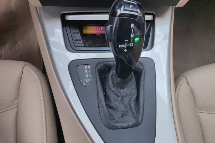 Used BMW 3 Series 2010 320i Luxury Model