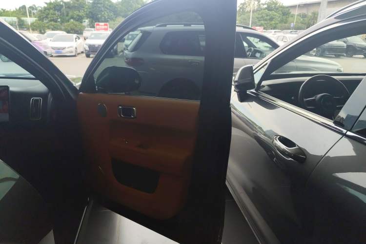 Used Li Auto L8 2023 Pro Model
