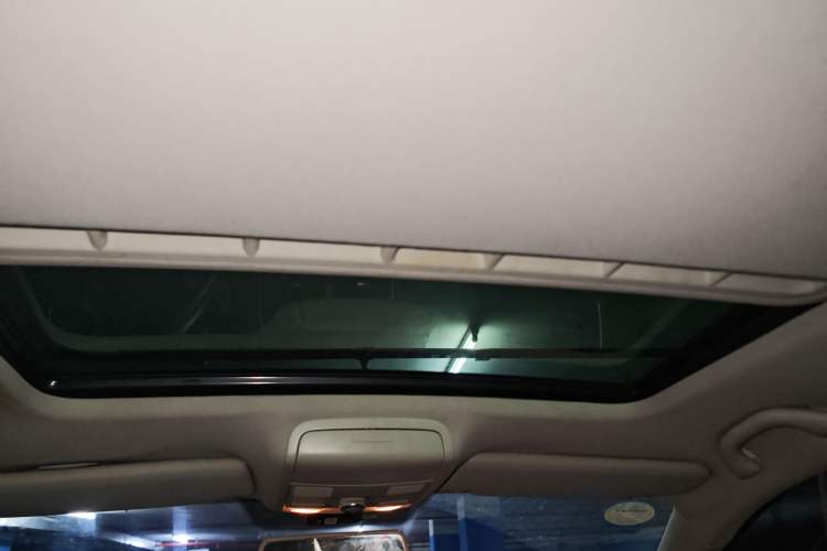 Used Volkswagen Sagitar 2012 1.6L Manual Comfort Model Headliner