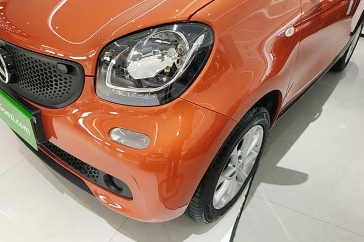 smart forfour 2018 1.0L 52 kW Dynamic Edition مستعملة