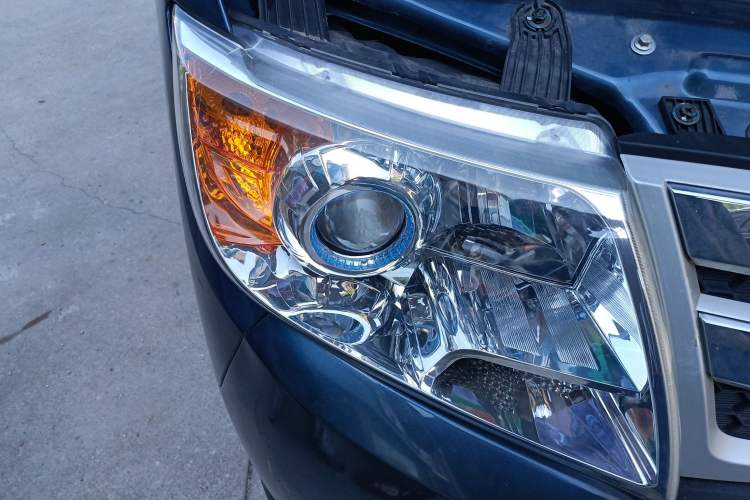 Used Dongfeng Yufeng Yufeng 2021 2.3T Power King Front-Drive Van Short Wheelbase Mid-Roof 3-Seater China VI Standard M9T