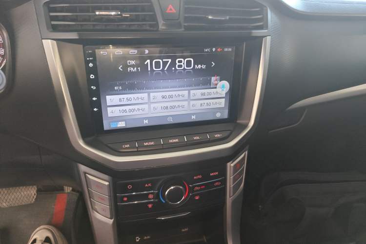 Used SAIC MAXUS T60 2017 2.0T Gasoline Automatic Two-Wheel Drive High-Ride Elite Standard Cabin
