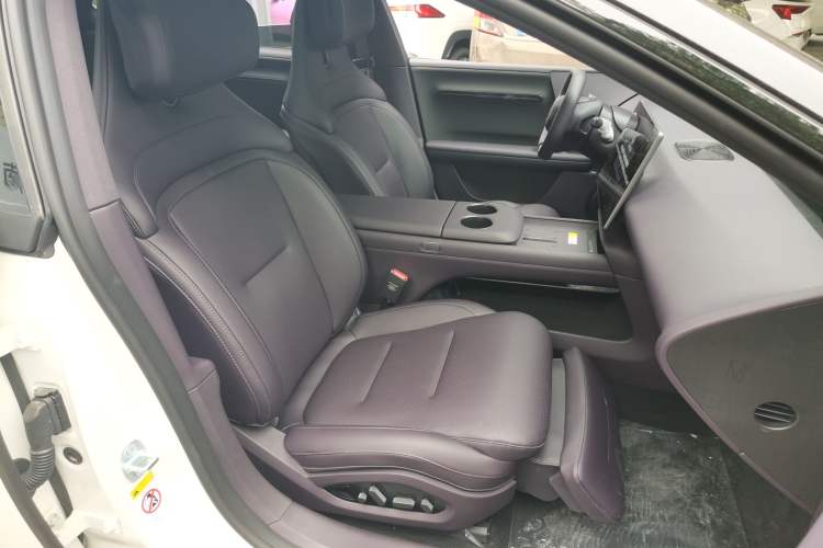 Used Avatr 06 2025 Ultra Pure Electric Edition Right Front Seat