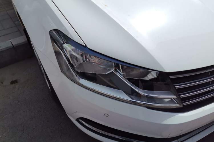 Used Volkswagen Lavida 2015 1.6L Automatic Comfort Edition Right Front Headlight