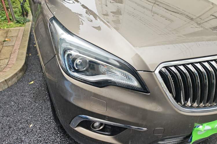 Used Buick Envision 2015 20T Four-Wheel Drive Luxury Model Right Front Headlight